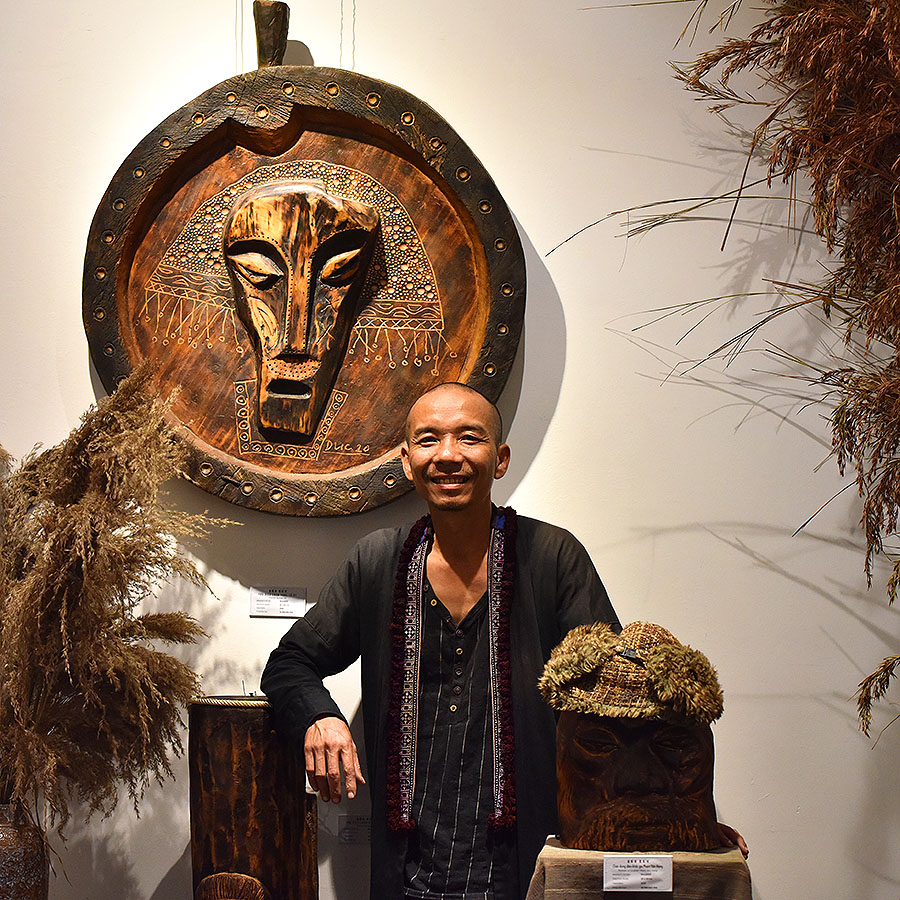 Artist Bui Duc
