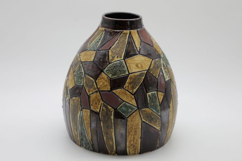 Autumn Vase I - Vietnamese Ceramic Artwork by Artist Nguyen Thu Thuy