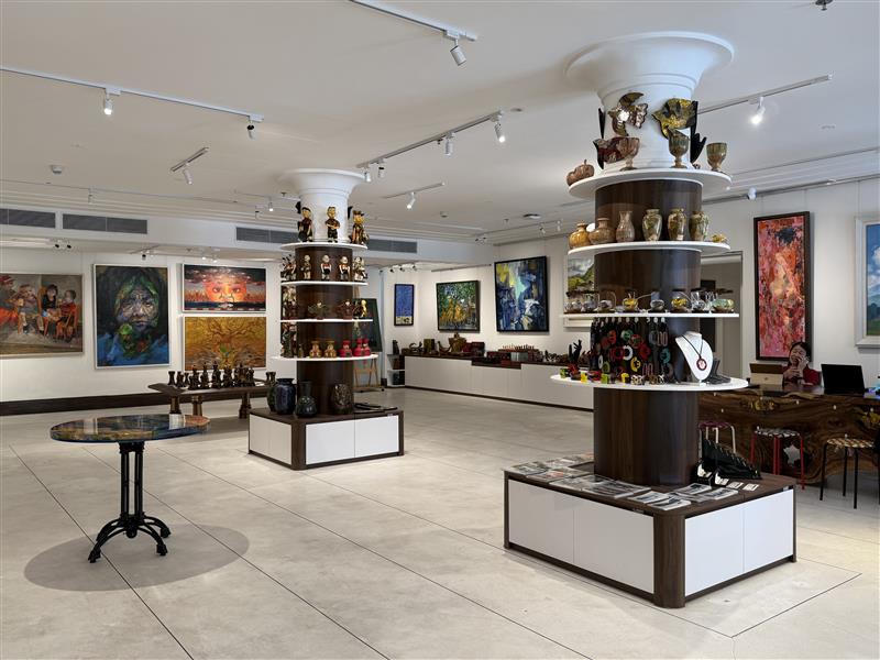 Nguyen Art JW Marriott