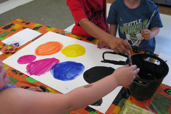 Painting Creates Circle Of Friends In Vietnam