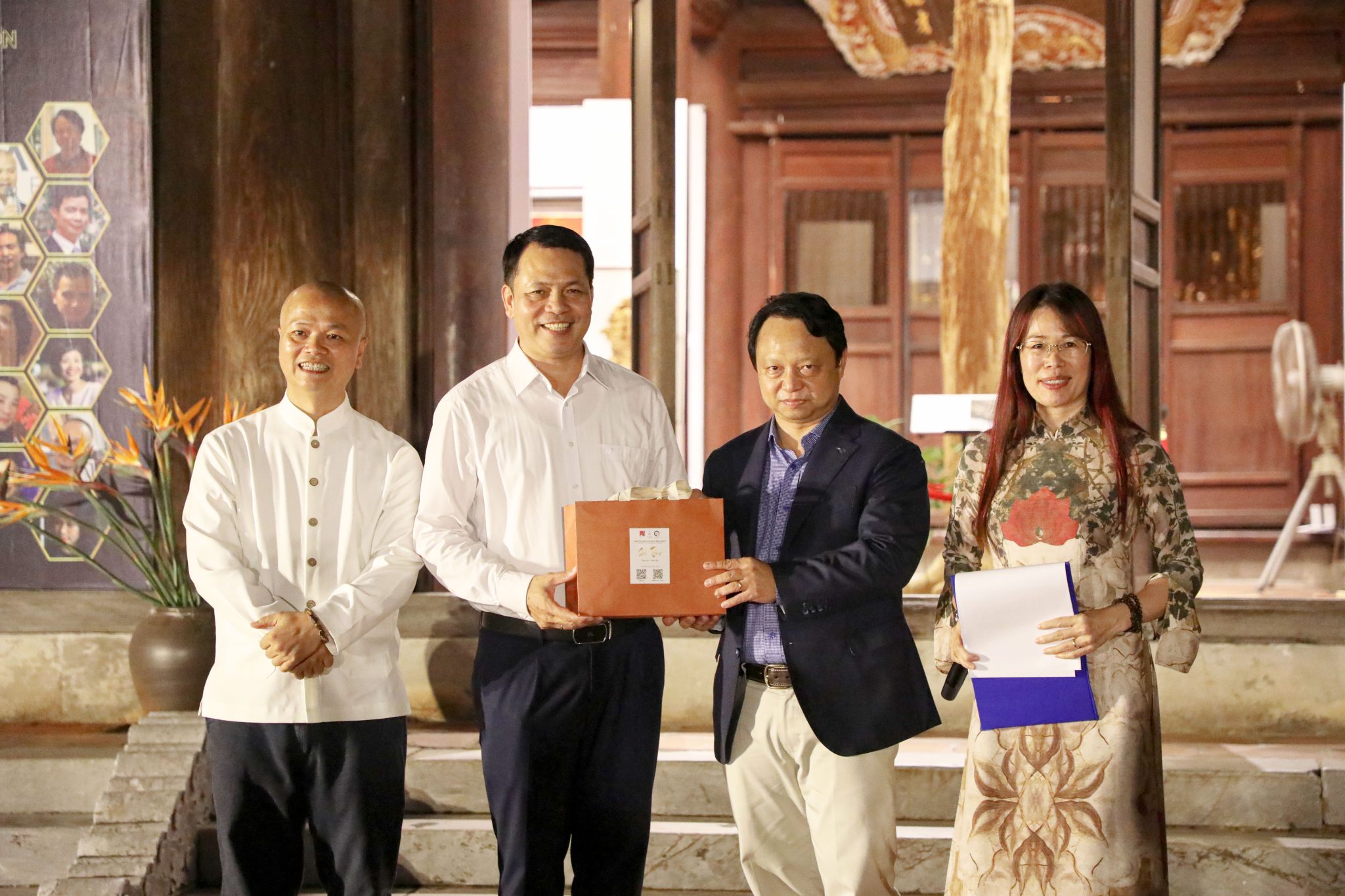 Sac Tam Exhibition_Vietnamese Artist & Vietnamese Paintings