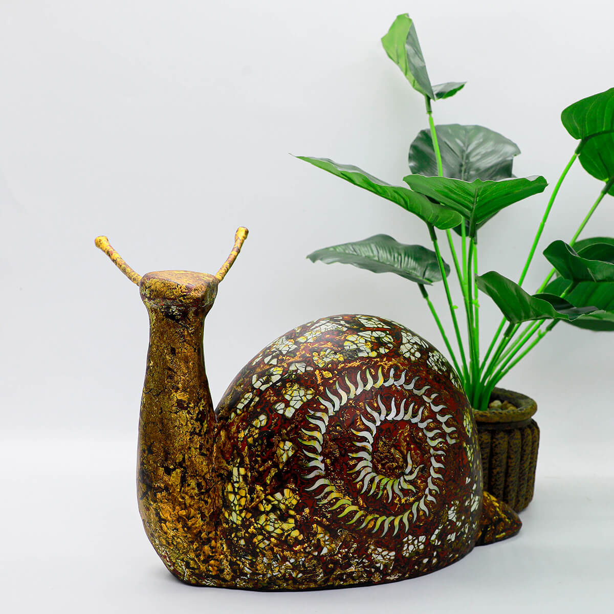 Snail VII Vietnamese Lacquer Artwork by Artist Nguyen Tan Phat 2