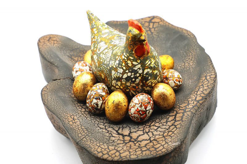 Beauteous Hen IV - Vietnamese Lacquer Artworks by Artist Nguyen Tan Phat