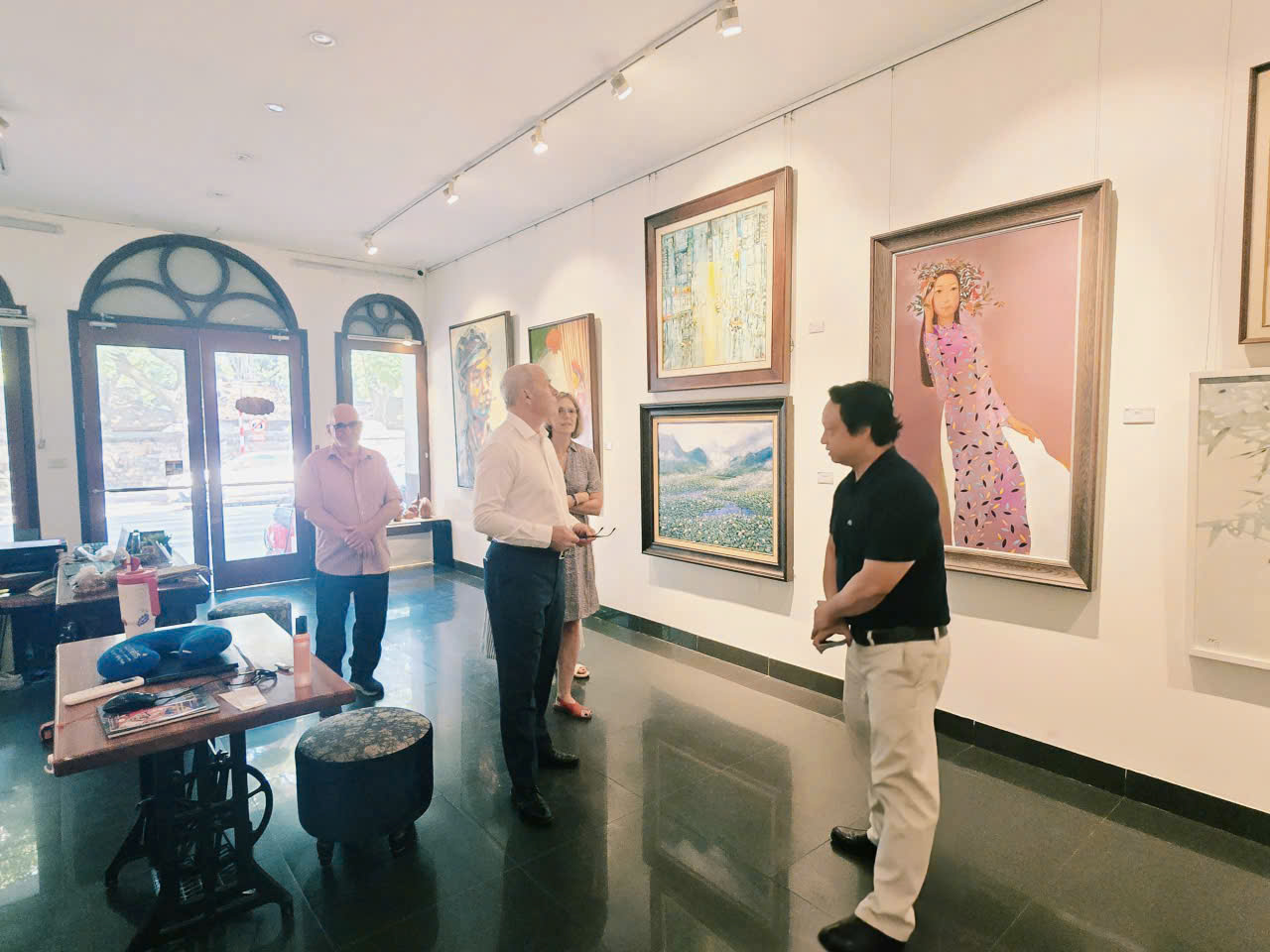 canadian-ambassador-visits-nguyen-art-31a-van-mieu - Nguyen Art Gallery