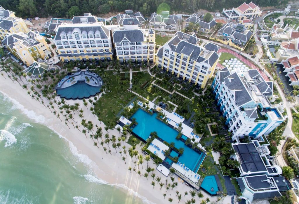 JW Marriott Phu Quoc - Vietnamese Paintings & Vietnamese Artists