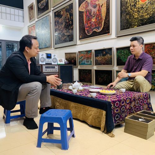 the owner of nguyen art gallery and artist trieu khac tien